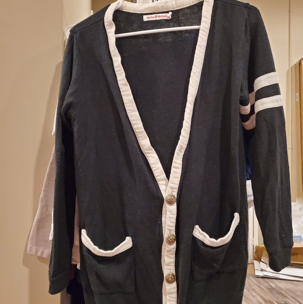 Oversize cardigan with gold metal buttons